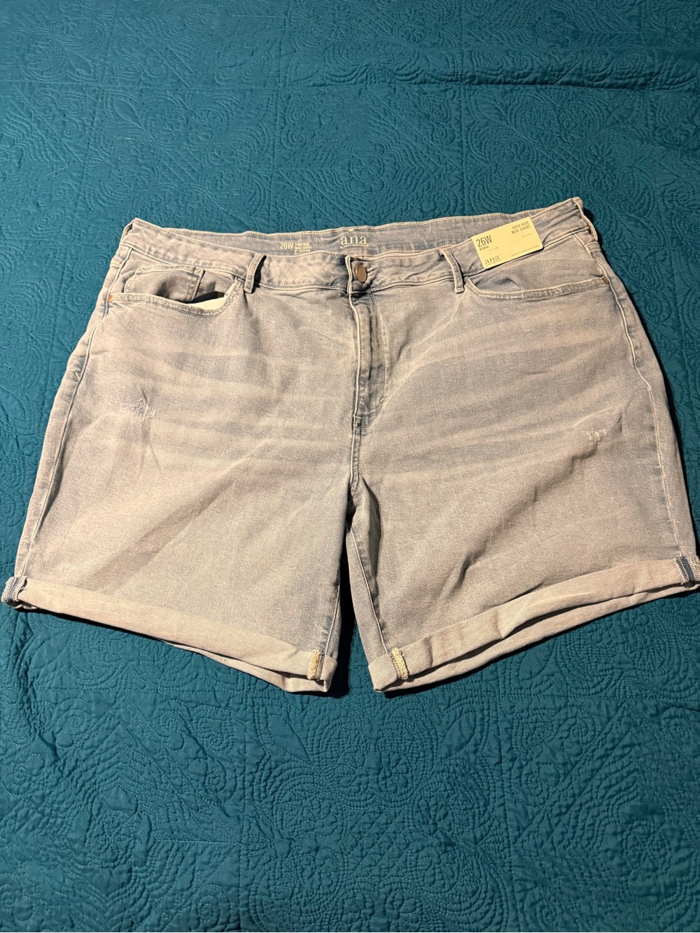 a.n.a Light denim Rolled-Hem Denim Shorts